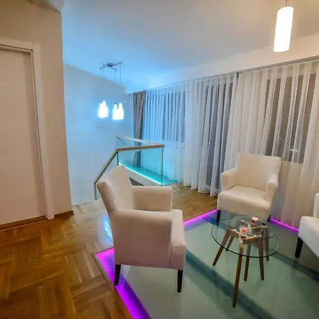 Ana Lux アパート